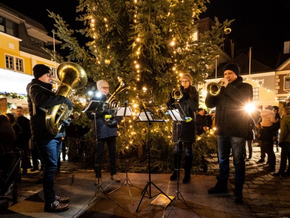 Bläsergruppe sorgen für stimmungsvollen Weihnachtszauber, © Stadtgemeinde Zwettl