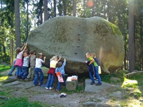 Naturdenkmal Wackelstein im Schremser Wald, © © Gemeinde Amaliendorf-Aalfang