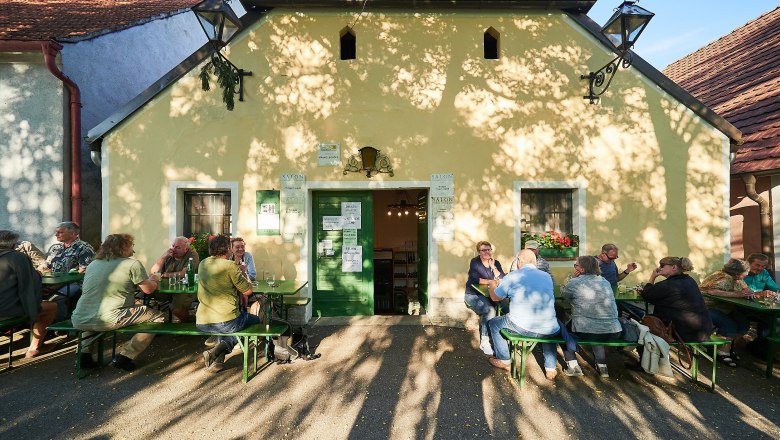 Heuriger, Kellergasse Schönberg, © Peter Podpera