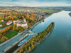 Ausblick von oben auf Schloss Persenbeug und Donau, © Marktgemeinde Persenbeug-Gottsdorf / www.extremfotos.com