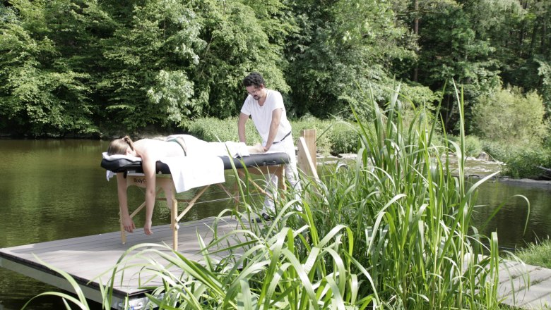 Massage am Badesteg auf der Thaya, © Hotel-Restaurant Liebnitzmühle