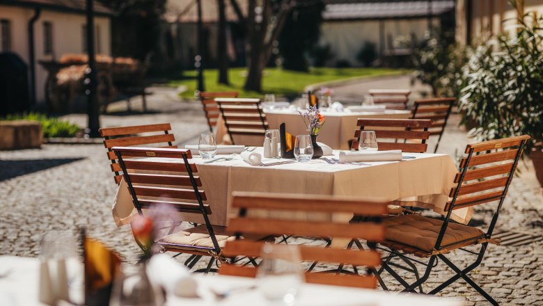 Gastgarten im Innenhof, © Niederösterreich Werbung / Daniela Führer