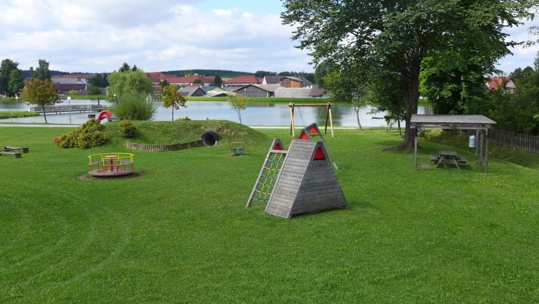 Spielplatz- Oberer Ortsteich, © Gemeinde Ottenschlag