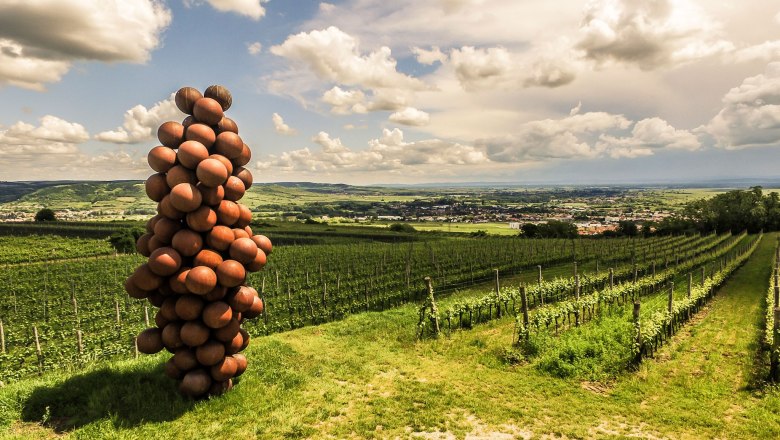 Skulptur "ohne Titel 2005" in der Riede Käferberg, © Point of View / Robert Herbst