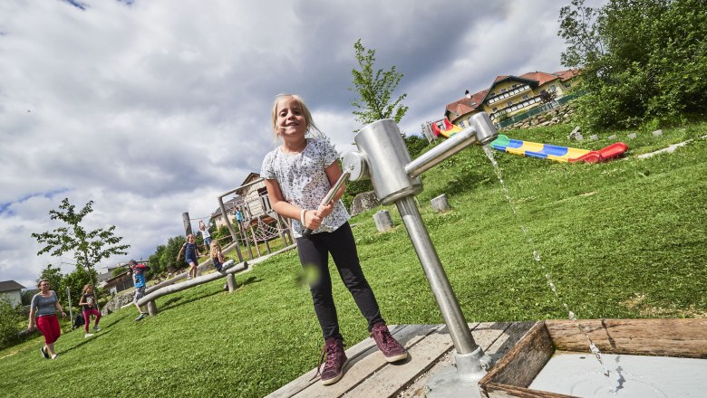 Spielplatz Wasserpumpe, © Marktgemeinde Bad Traunstein