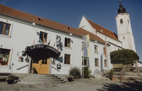 Wirtshaus neben Wallfahrtskirche St. Marein, © Niederösterreich Werbung/Sophie Menegaldo