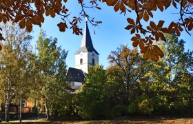 Kirche im Herbst, © Ernest Zederbauer