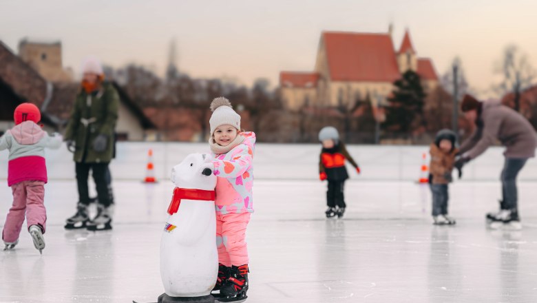 Kinder auf dem Eislaufplatz, © Martin Mathes