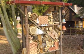 Insektenhotel gebaut beim Ferienspiel im Naturpark, © Naturpark Geras