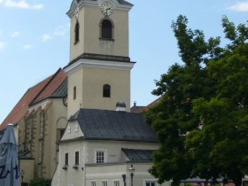 ältestes Haus und Kirche, © Margit Weikartschläger