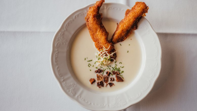 Krenschaumsuppe mit Räucherforellenstreifen, © Niederösterreich Werbung/Daniela Führer