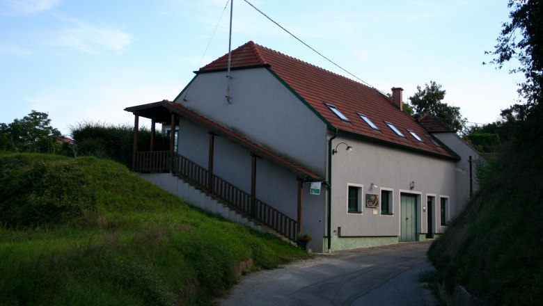 Heurigen im Presslgraben, © Weingut & Heuriger Lehner