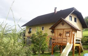 Ferienwohnung mit Spielplatz, © Stoagrawihof, Fotograf Gisela Paulnsteiner