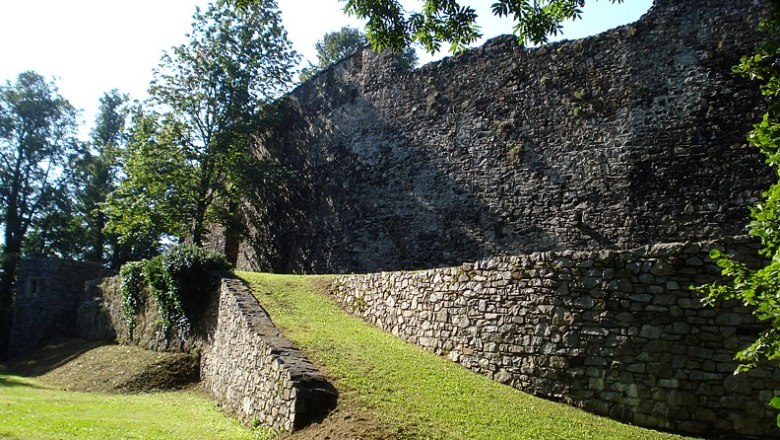 Entlang der Stadtmauer, © C. Wardell