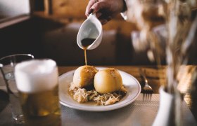 Bekannt für verschiedene gefüllte Erdäpfelknödel, © Niederösterreich Werbung/Mara Hohla