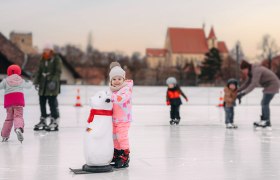 Kinder auf dem Eislaufplatz, © Martin Mathes