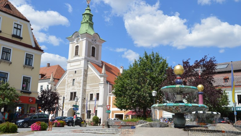 Altes Rathaus mit Hundertwasserbrunnen, © Stadtgemeinde Zwettl