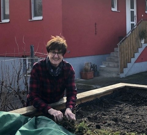 Emma Böhm bei der Gartenarbeit, Ferienwohnung Böhmer, © Ferienwohnung Böhmer