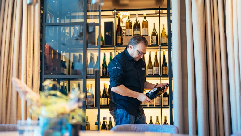 Begehbarer Weinschrank mit bestens temperierten Weinen, © Niederösterreich Werbung/Daniel Gollner