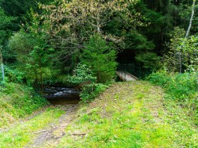 mittels einer Brücke über den Weitenbach, © Gottfried Grossinger