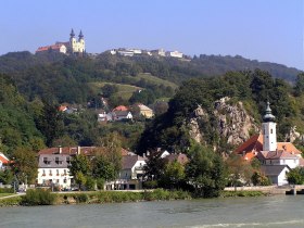 Hoch über Marbach drohnt die Basilika Maria Taferl, © Gemeinde Maria Taferl